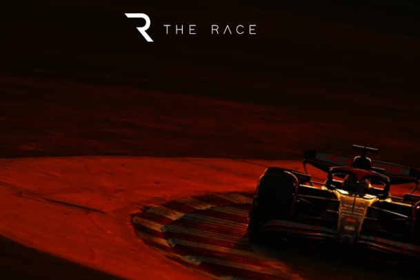 关于阿斯顿马丁鏖战梅赛德斯，汉密尔顿点燃赛场的信息