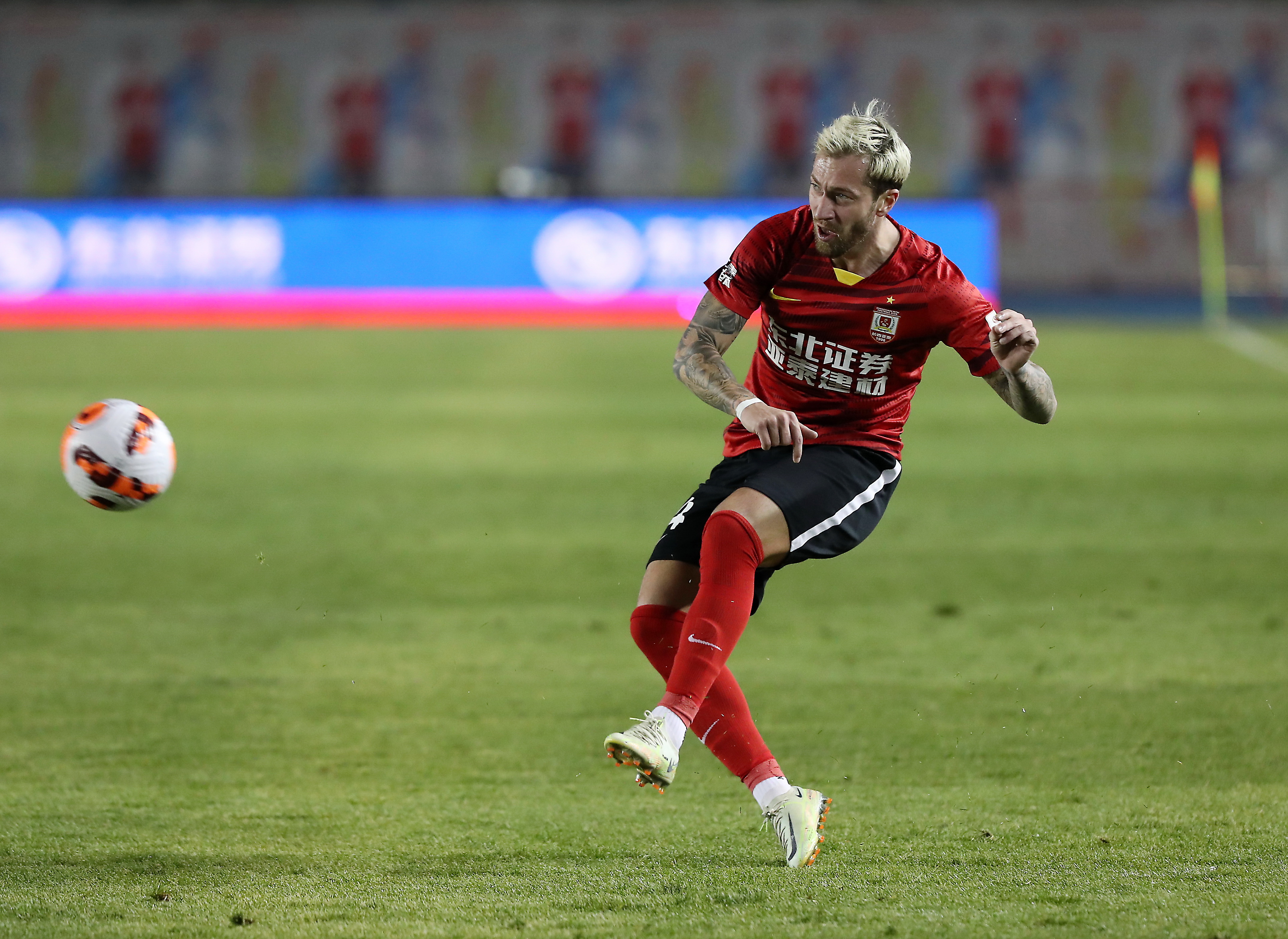 太阳球员努力恢复训练状态,希望尽快回归赛场 太阳球员努力恢复训练状态,希望尽快回归赛场