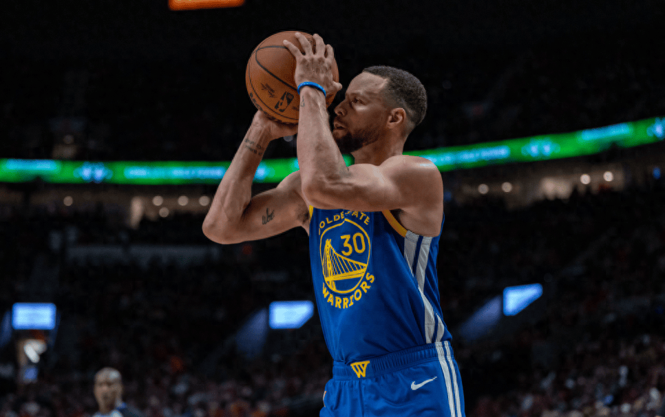 球员在最新篮球比赛中刷新个人纪录