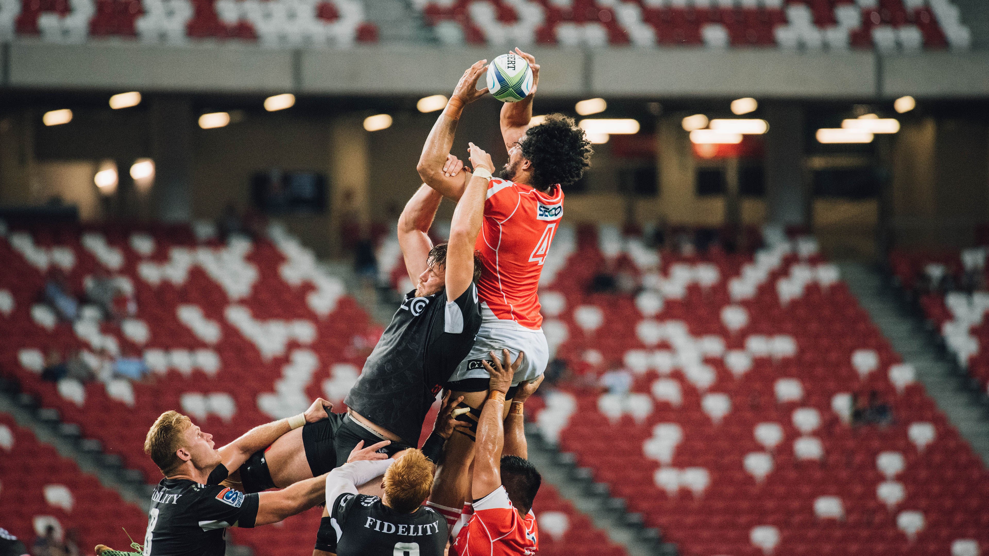 绿茵场外的欧冠决赛，快船稳控节奏，战术性击倒勇士